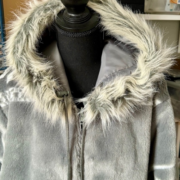 Fuzzy Soft Plus Size Women’s Warm Faux Fur Coat Sz 2X - Picture 6 of 10